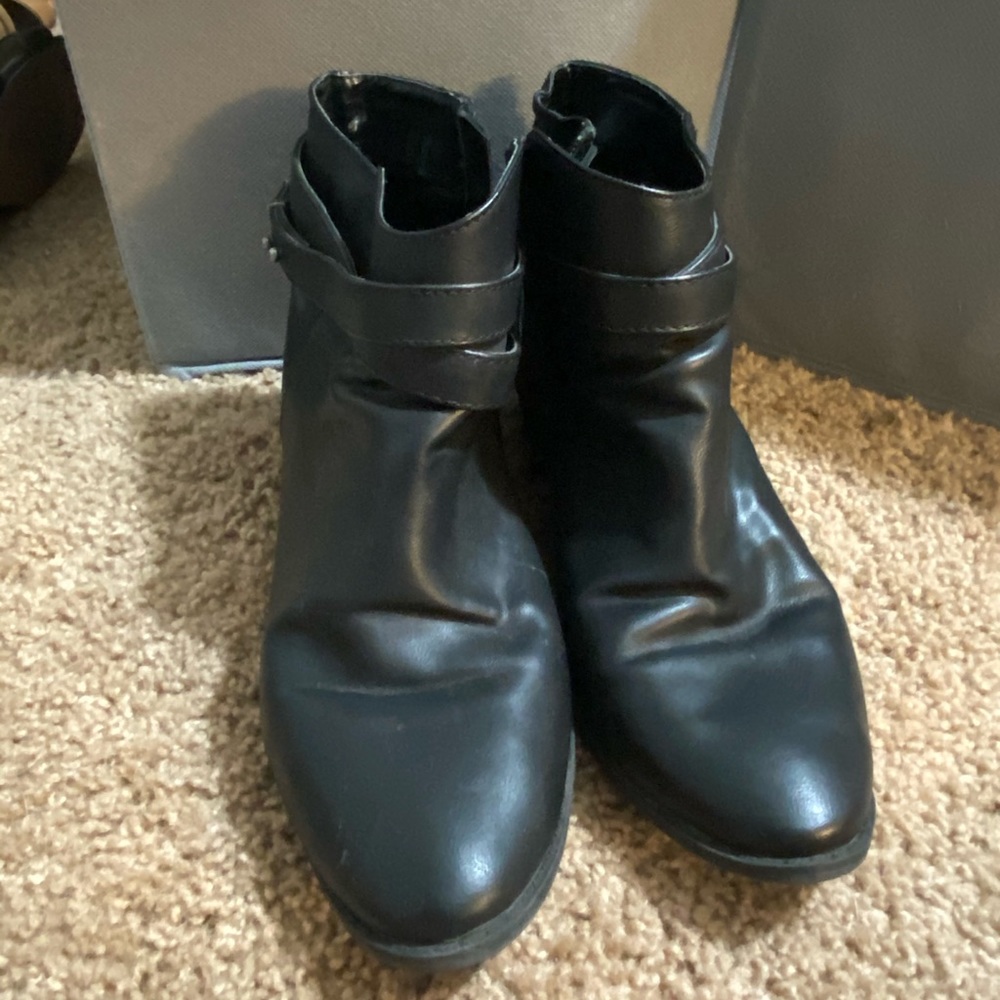 Lauren Conrad black ankle booties womens 10
